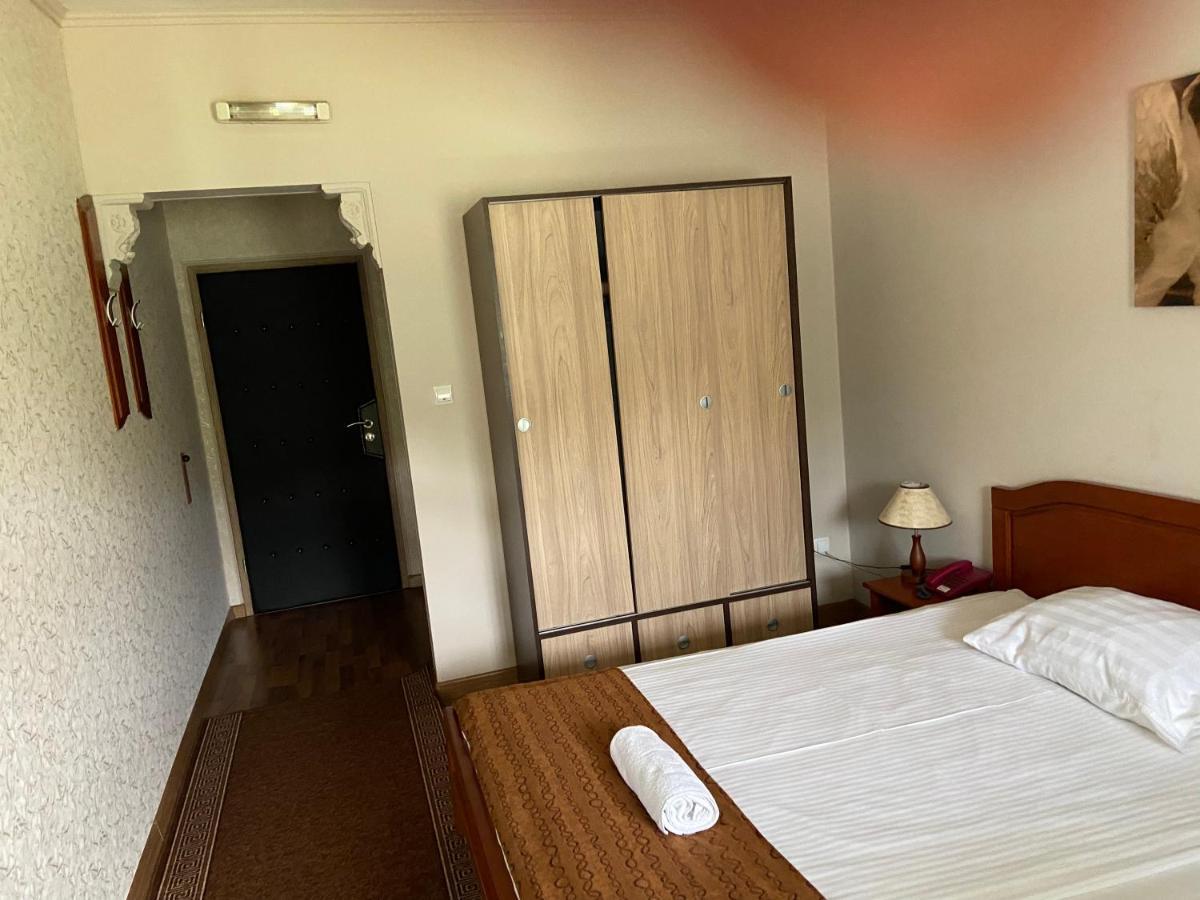 Hotel New Milenium Lukavac Kültér fotó