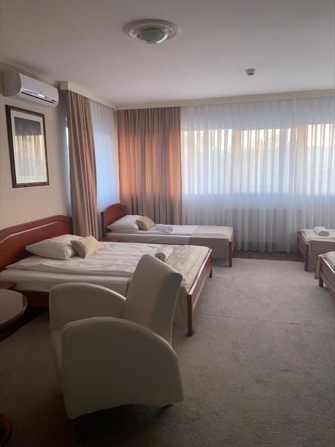 Hotel New Milenium Lukavac Kültér fotó