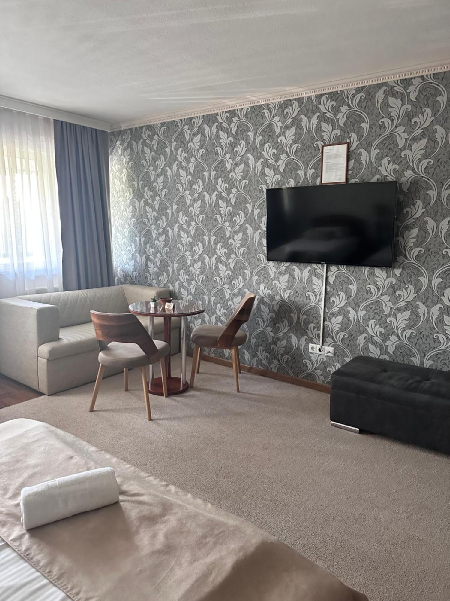 Hotel New Milenium Lukavac Kültér fotó