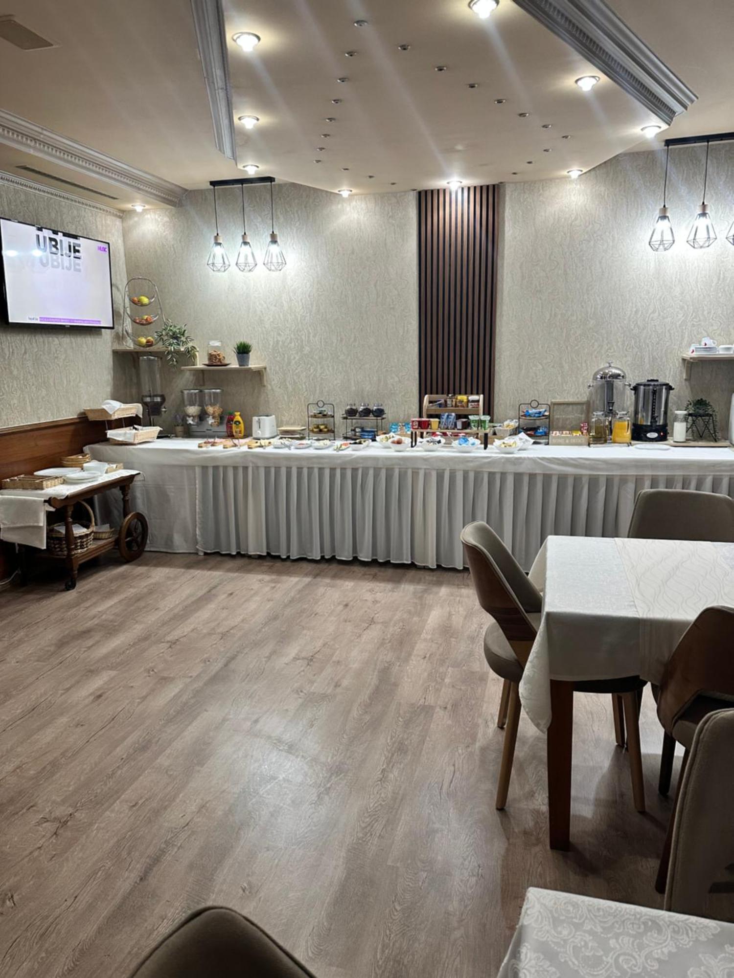 Hotel New Milenium Lukavac Kültér fotó