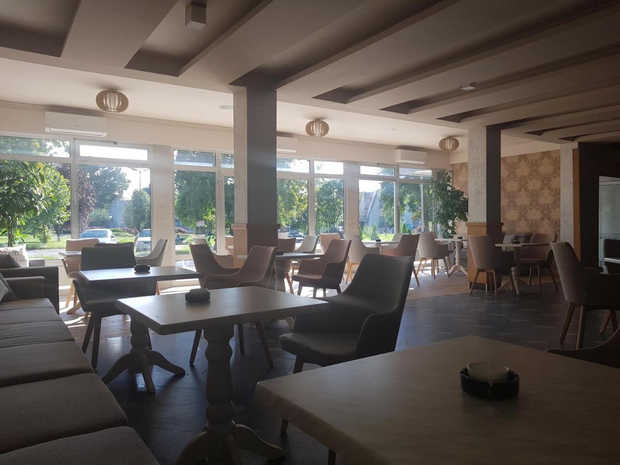 Hotel New Milenium Lukavac Kültér fotó
